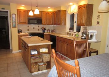 1-2-before-cabinet-refinish-in-penfield2
